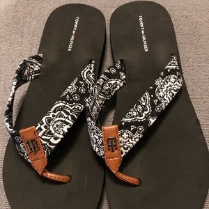 Tommy Hilfiger Flip Flops Size 11